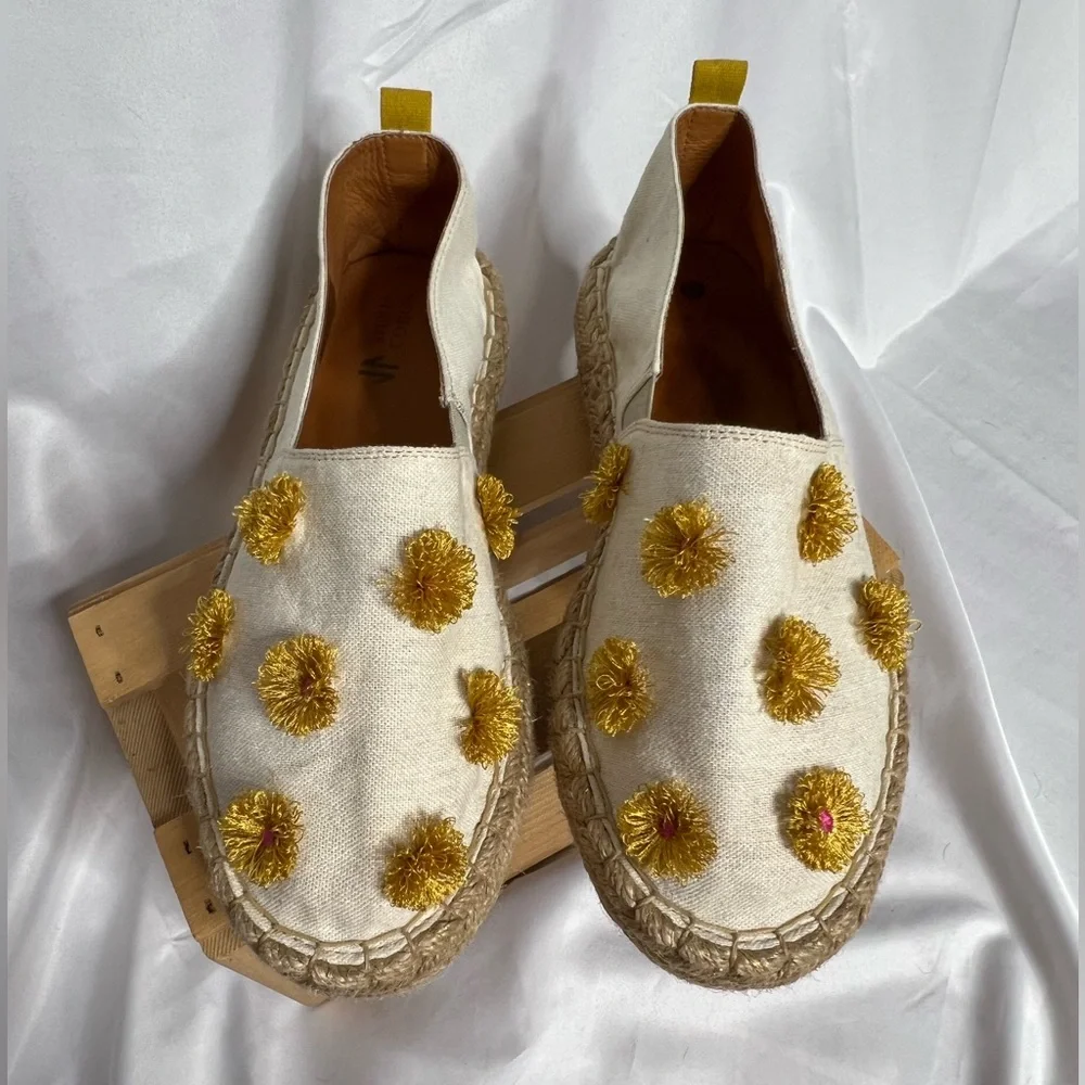 Silvia Cobis Soil Mocasines Leather Flat Espadrilles Women’s Cream/Gold Pom Poms